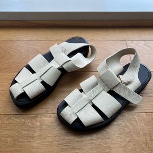 The row size 37 never worn